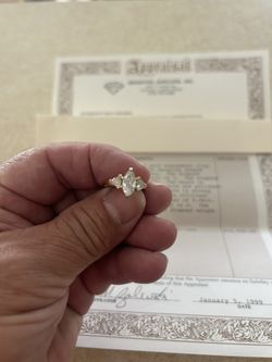 Womens Engagement Ring 18 Karat gold 