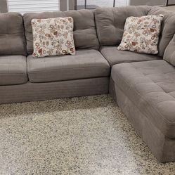 Nice Sectional (I CAN DELIVER)