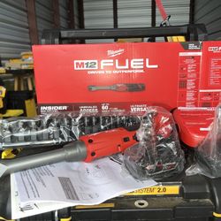New Milwaukee Insider Set W/ 16pc Sockets, Batteries & Charger 