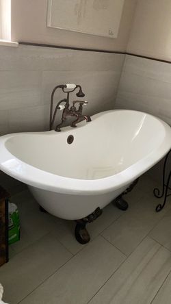Claw Tub