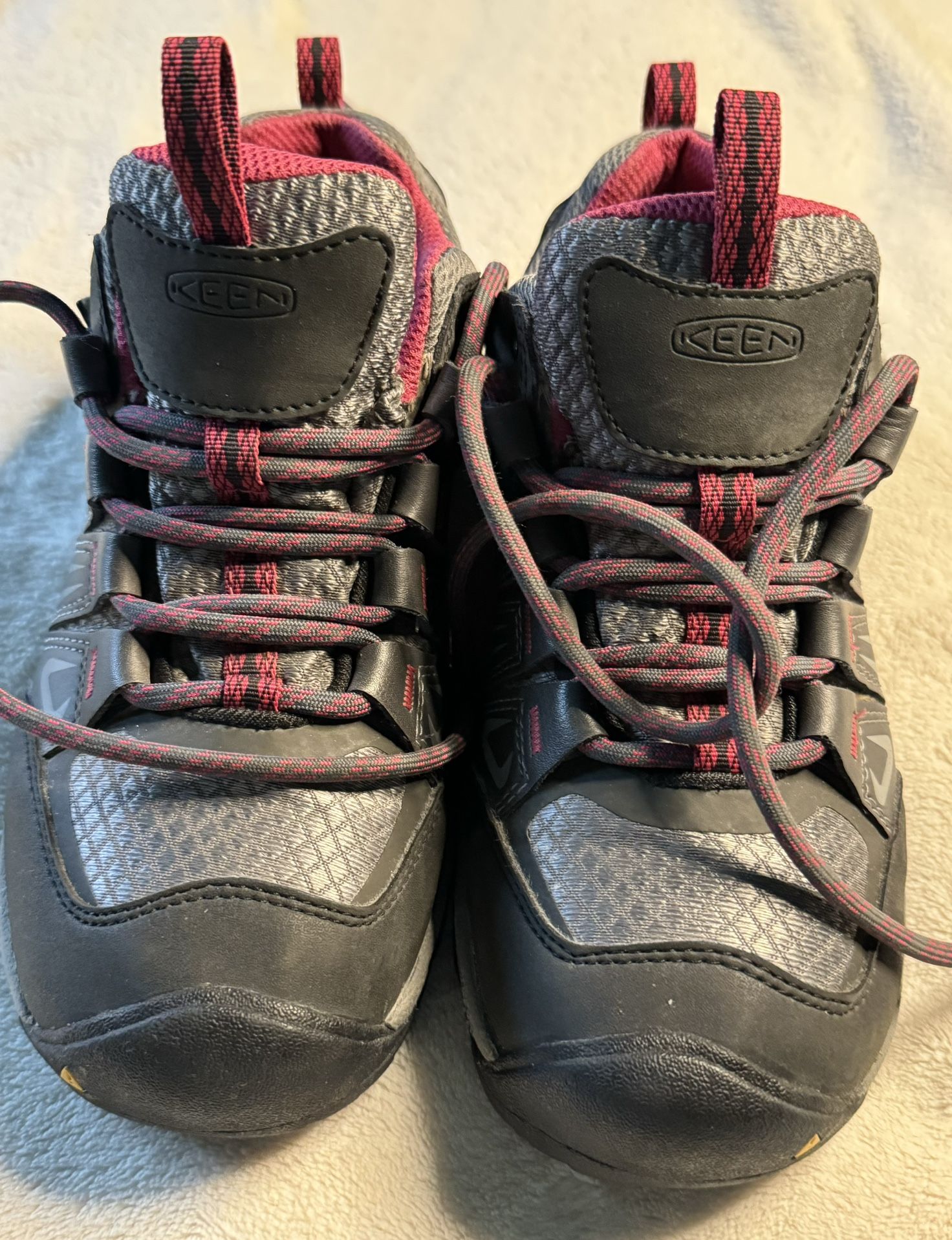 Women’s Keen Hiking Shoes Excellent Condition Size 6.5