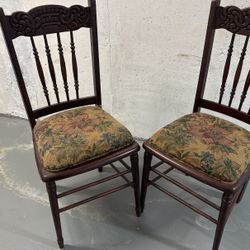 2 Heyword Brothers Wakefield Antique Dining Chairs Cherry Colored Carved Wood