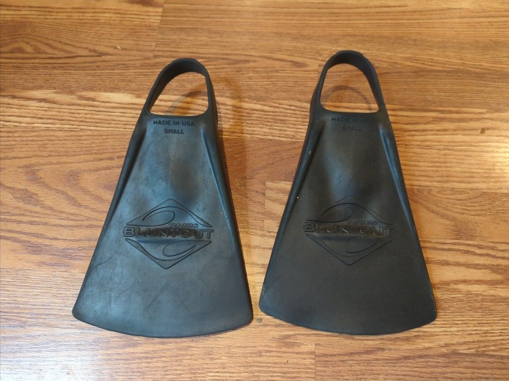 Toobs Blunt Cut Fins Size Small Only Wore One Season