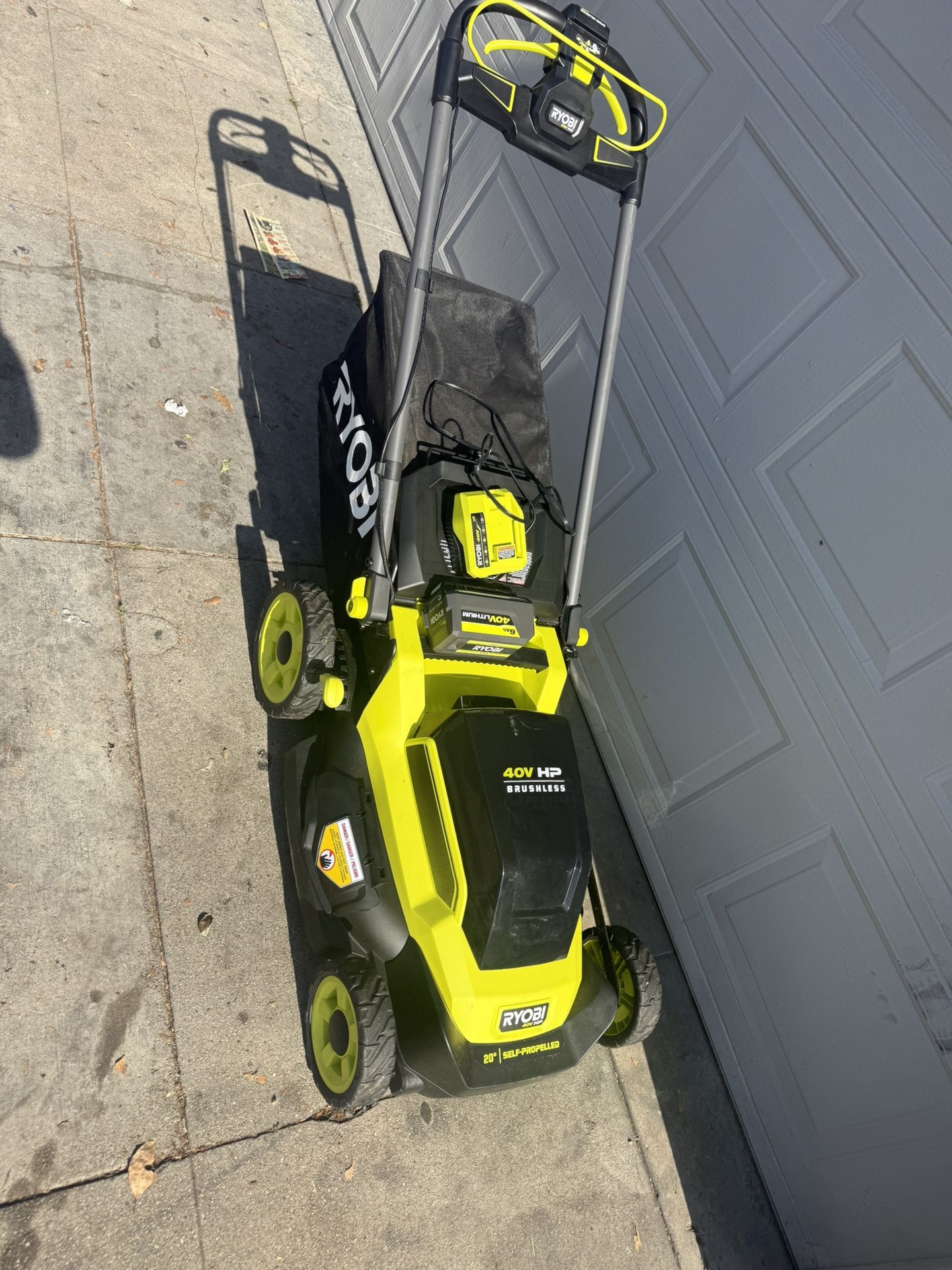 Lawnmower ryobi self propelled costumer return to Home Depot $170