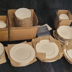 Mikasa Ciara 40-piece Bone Dinnerware Set in White