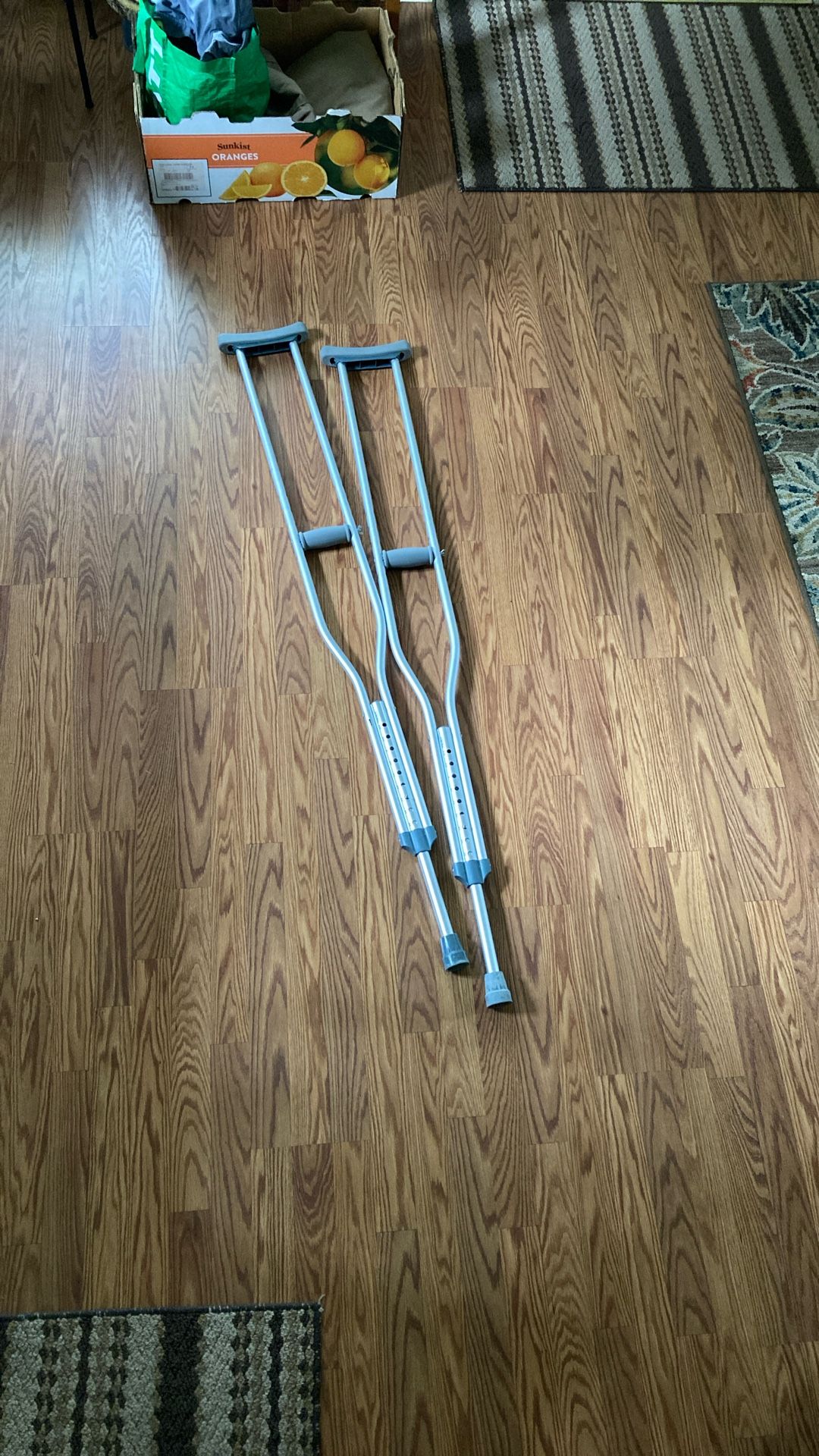 Crutches 5’10”-6’6”