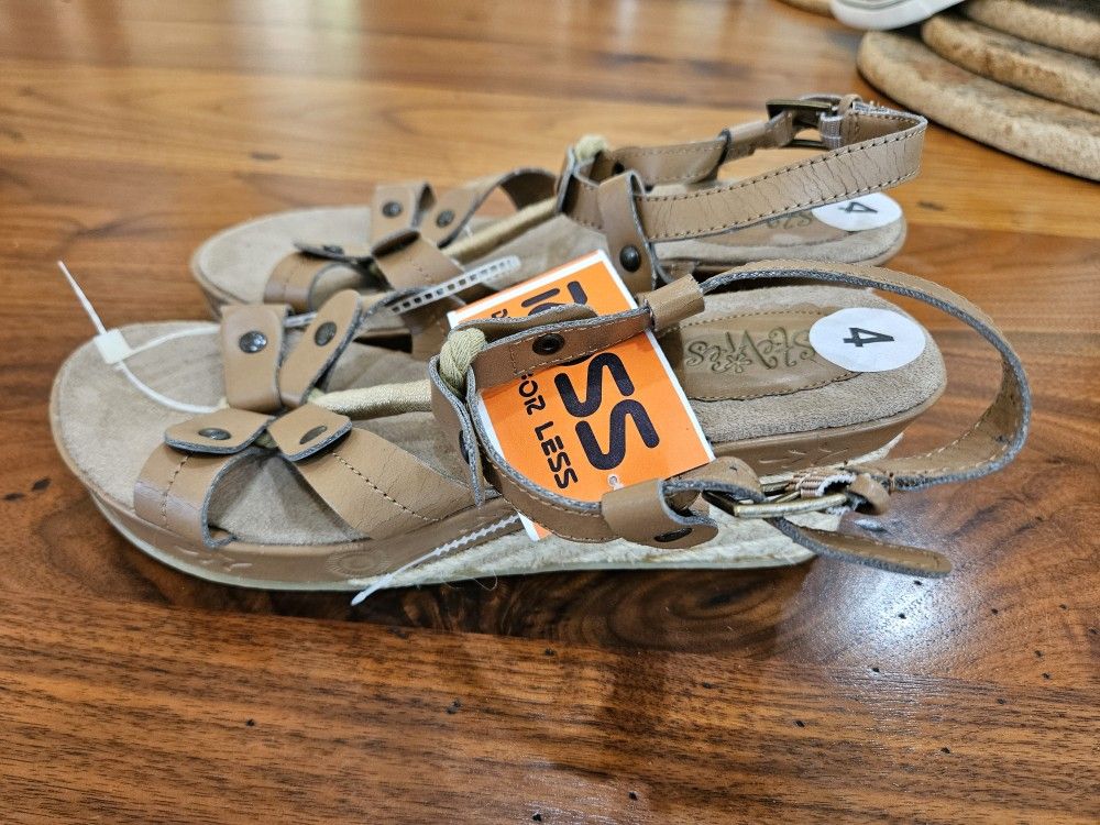 Sandals Women Size 4 New