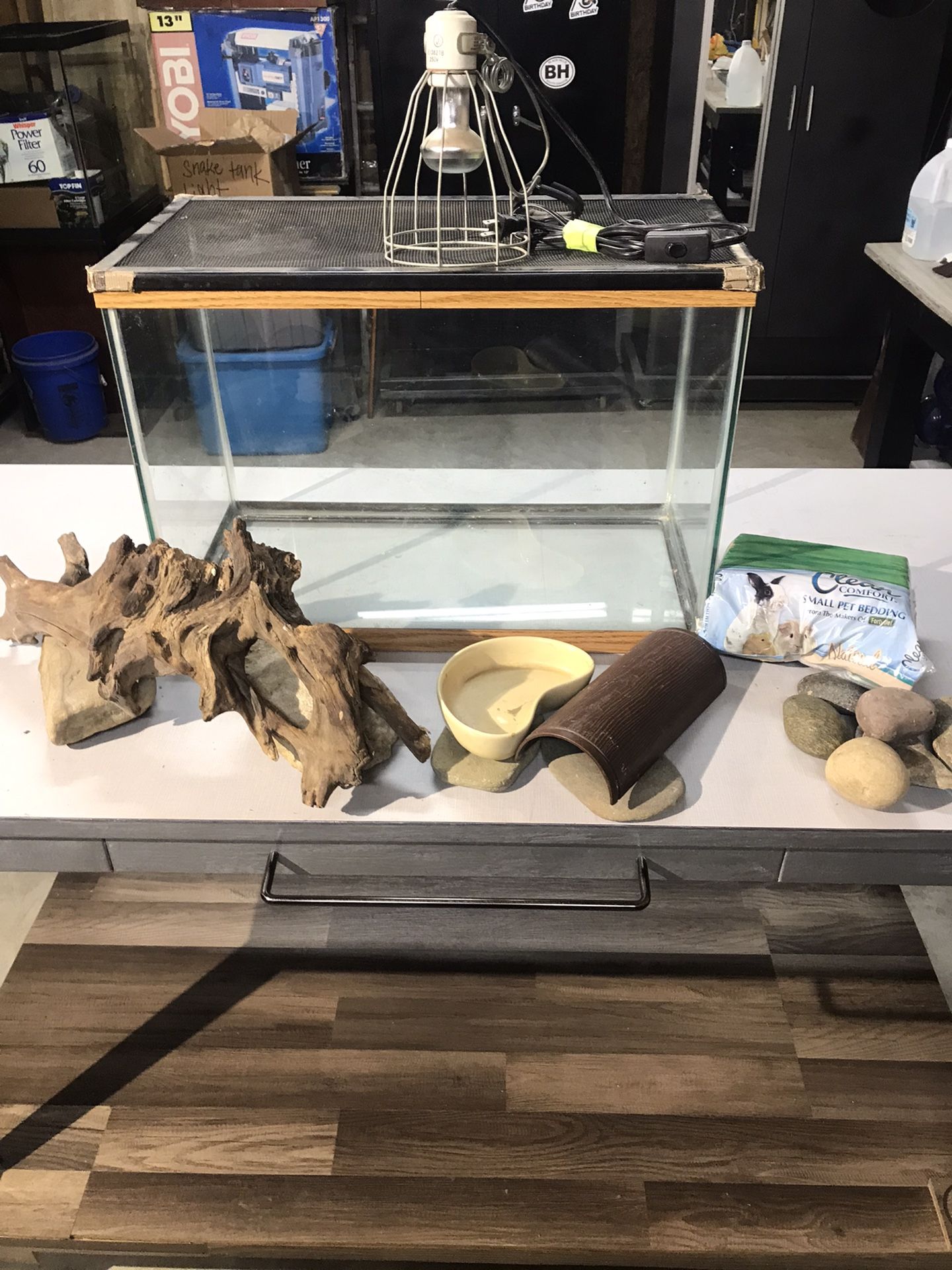 Reptile/Critter Tank with Heat Lamp