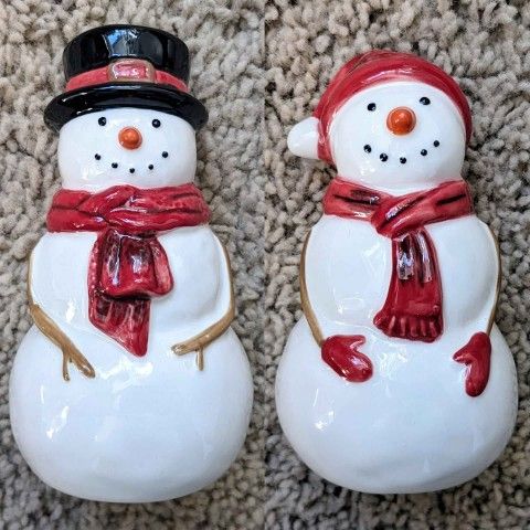 NEW Christmas themed ornamental Yuletide ceramic snowman salt and pepper shakers shaker set