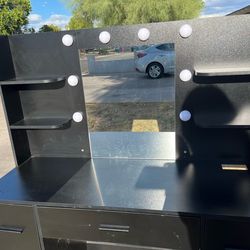Makeup vanity
