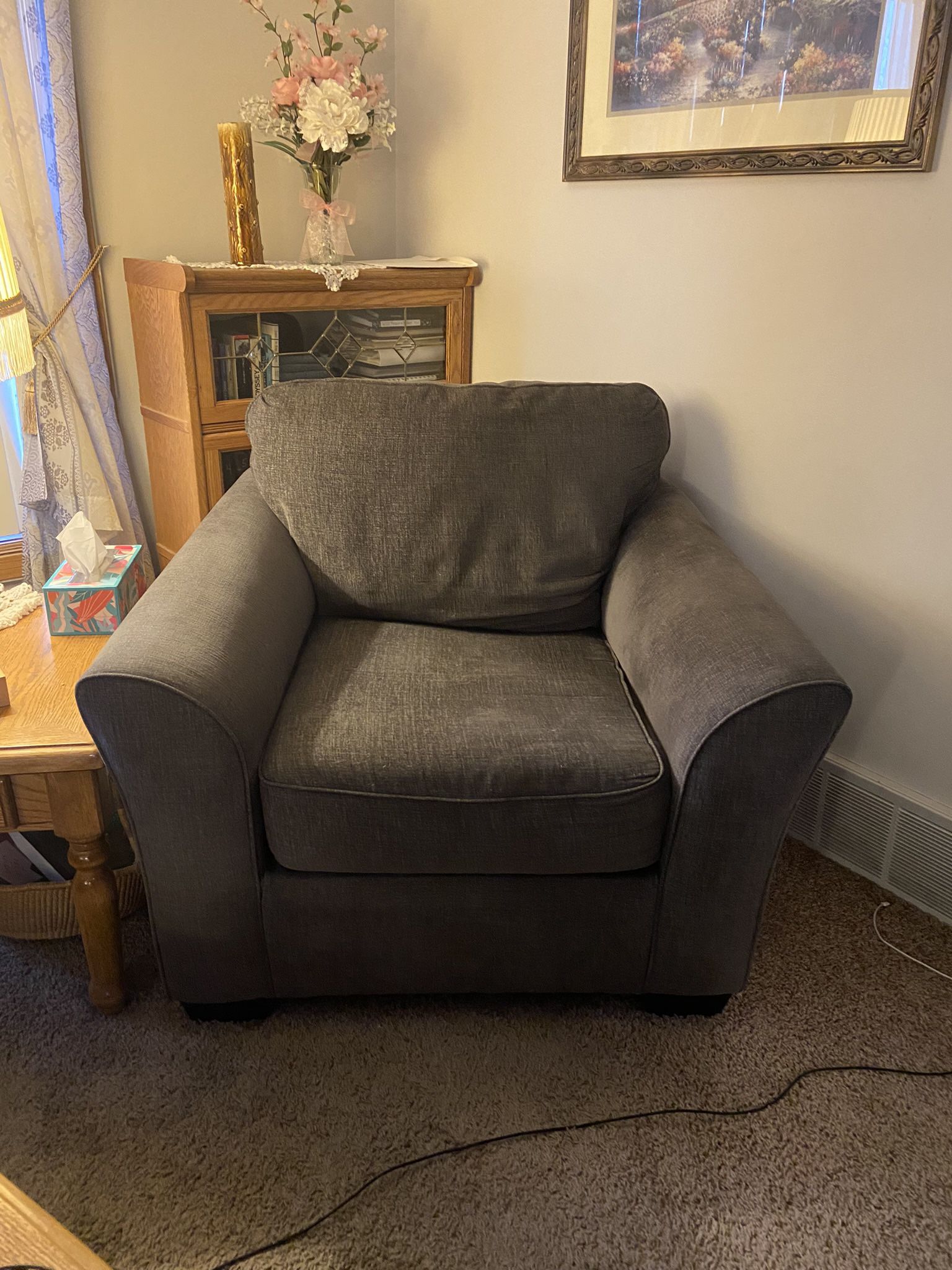 Simple Comfortable Chair 