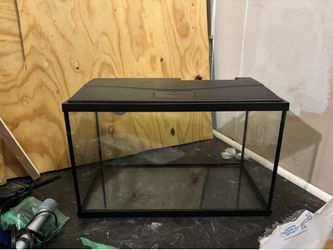 Fishing tank with accessories