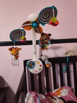 Baby Crib Entertainment 