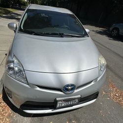 ToyotaPrius Plug-in HybridHatchback 4D