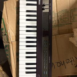 YAMAHA REFACE DX FM SYNTHESIZER