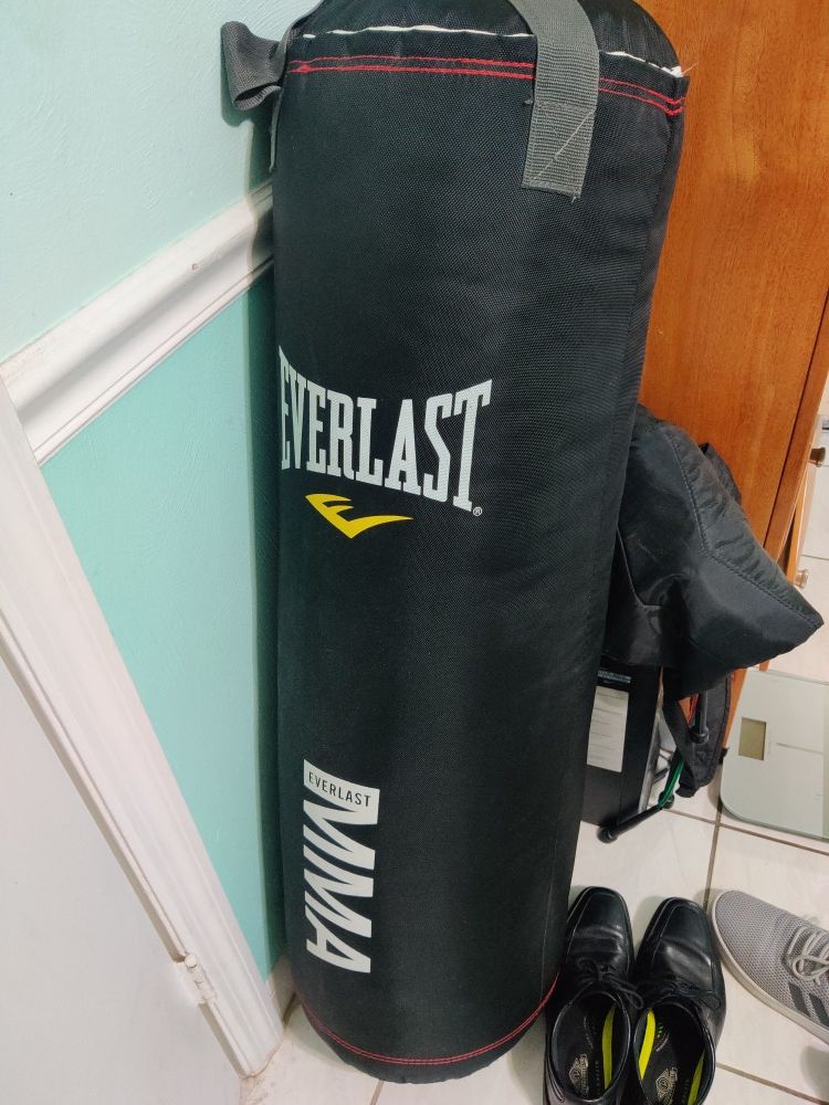 Everlast mma punching bag 70lb