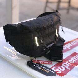 Supreme SS21 Waist Bag Fanny Black 75$ for Sale in Lynwood, CA - OfferUp