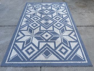 Area Rug 5 1/4 x 8