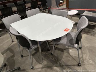 42" x 50" Apple style Round-End Table with (5) Chairs