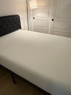 Queen mattress + bed frame