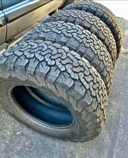 265-70R17 LT marca bf GOODRICH TIRES excelente condición de vida