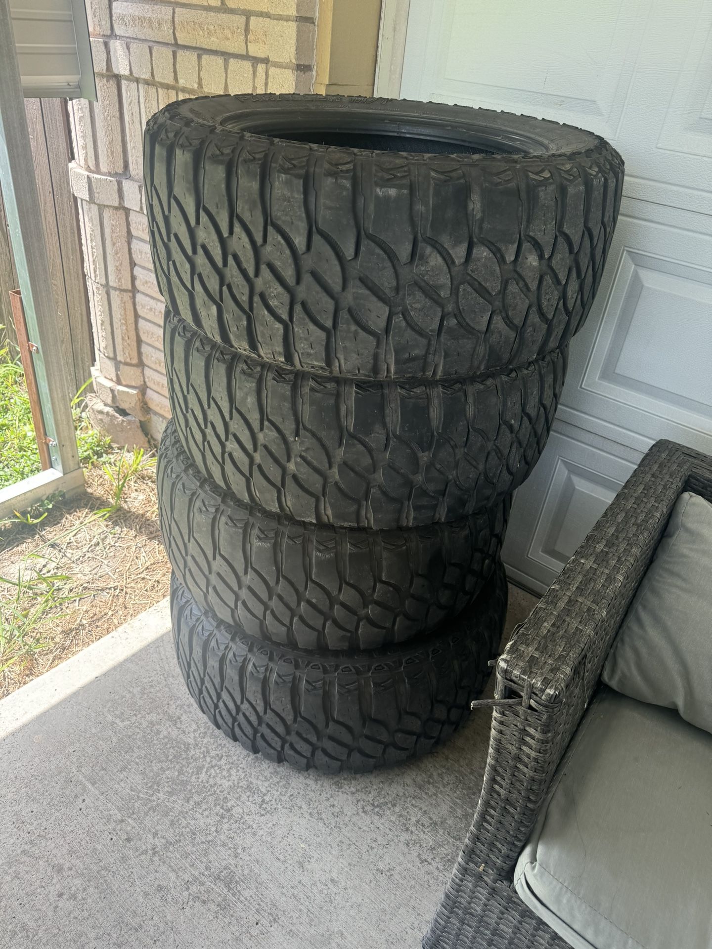 33x12.5R20 Used Tires