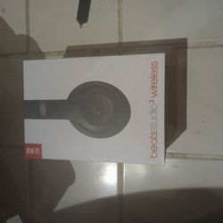 Wireless Headphones New Still In Box Never Been Opened. Willing To Negotiate  The Price 