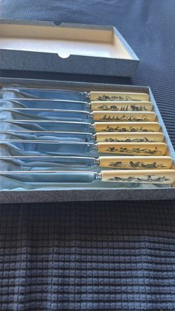 Set of 8 Steak Knives with Wildlife Scene Handles