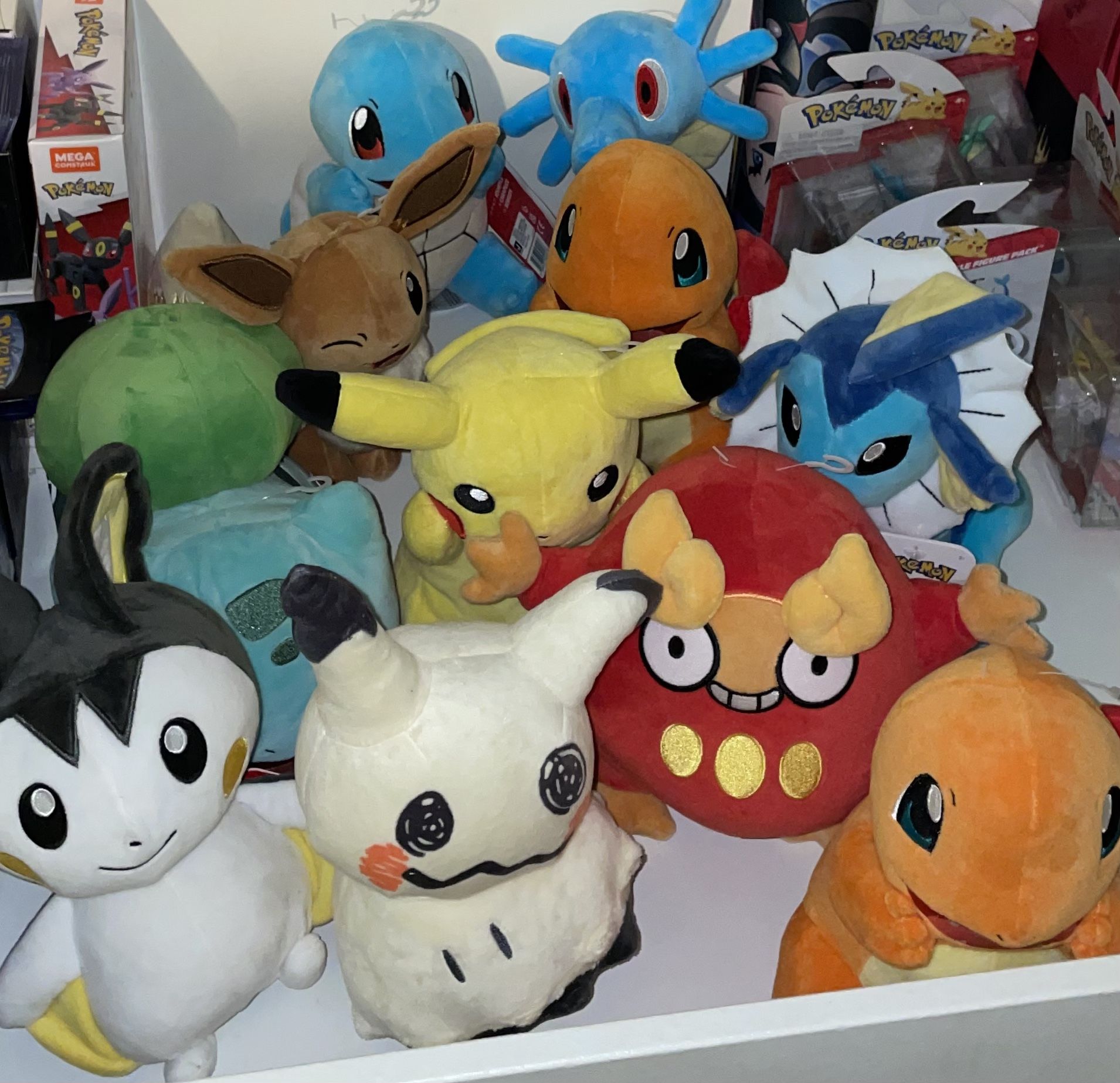 Pokemon - Lot of (11) Plushies: Pikachu - Charmander - Eevee - Vaporeon - Squirtle -  Bulbasaur - Mimikyu +++