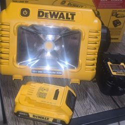 DeWalt 12V/20V MAX Compact Task Light Kit New