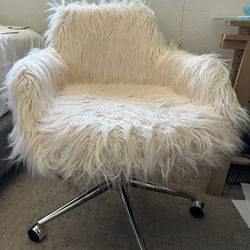 Furry chair 💕