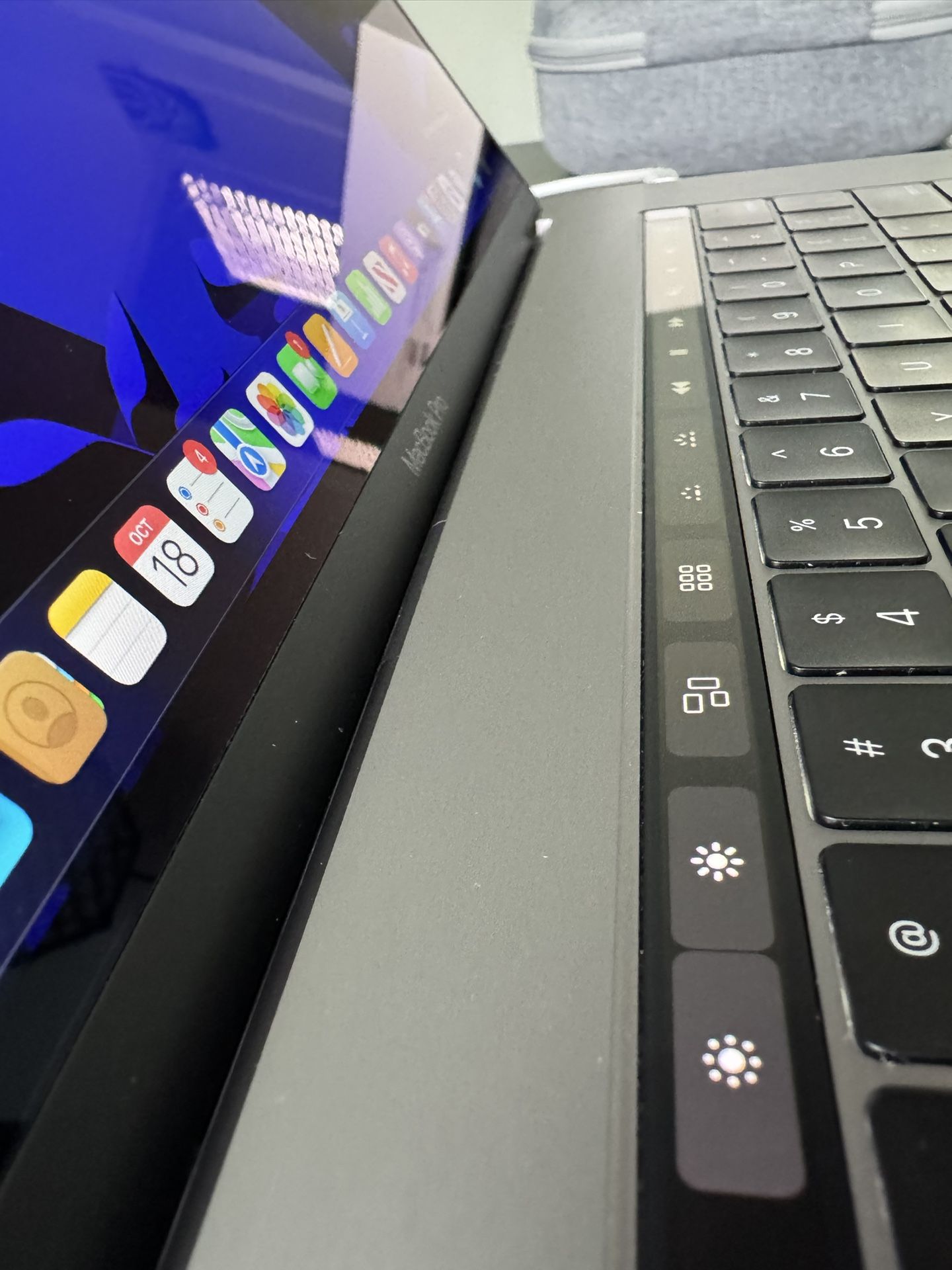 15inch MacBook Pro *LIKE NEW*