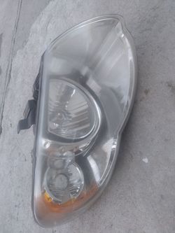 2005 2006 2007 Chrysler town and country right headlight head light