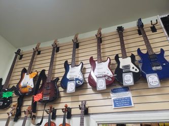 Electric GUITARS and BASE GUITARS. ALL IN EXCELLENT CONDITION