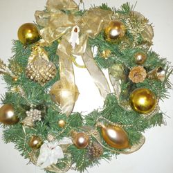HANDMADE HOLIDAY WREATH