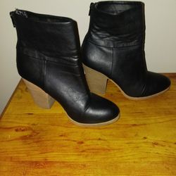 Very Nice Ladies Size 7 Boots