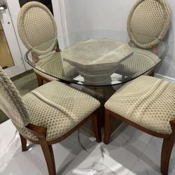 Kitchen/Dining Room Table With Chairs
