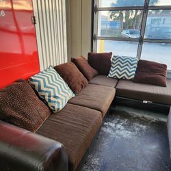 Great L-Sectional Couch w/ Matching Ottoman- Must Go!