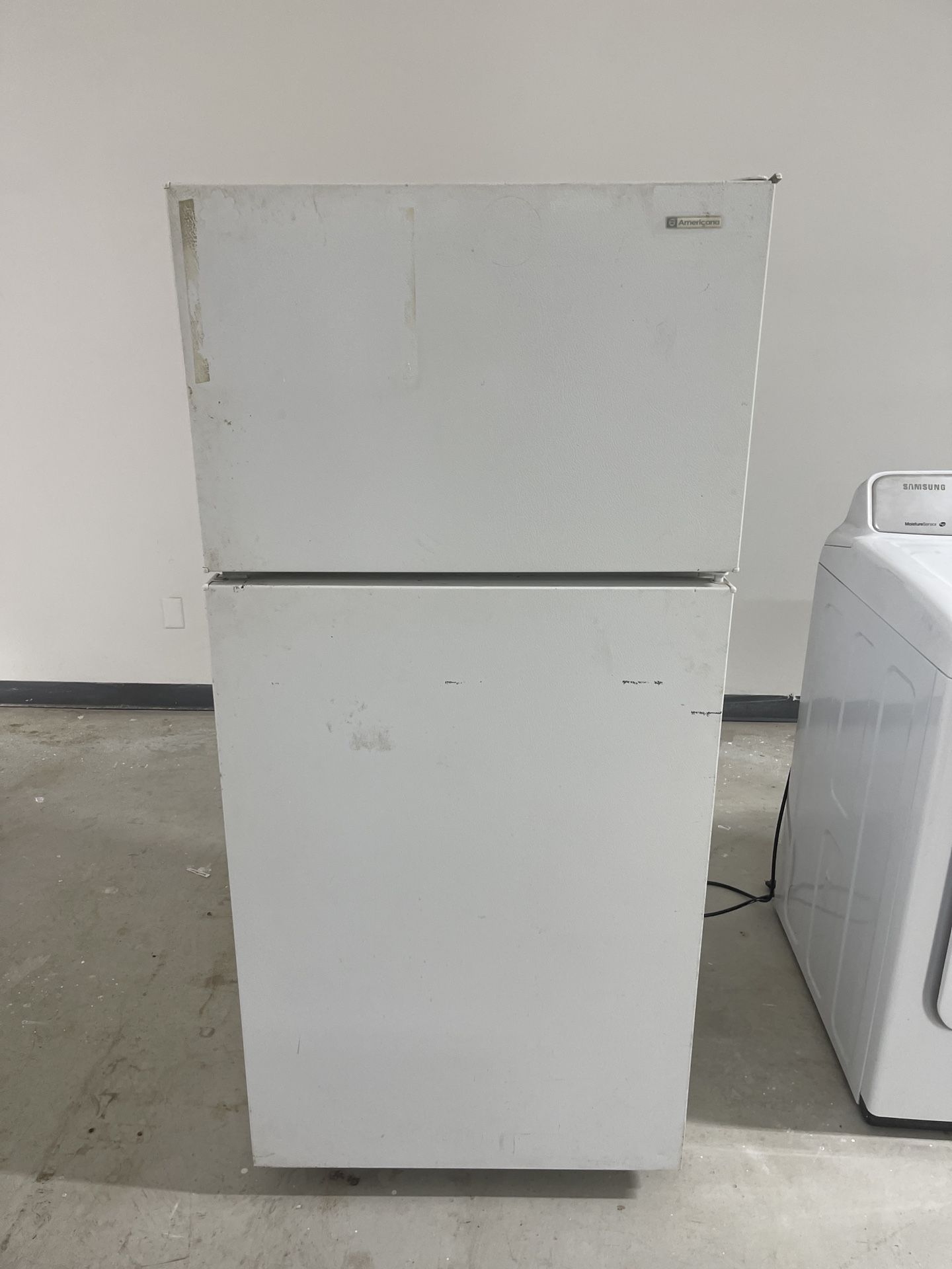 Americana Refrigerator Freezer used in Working Condition
