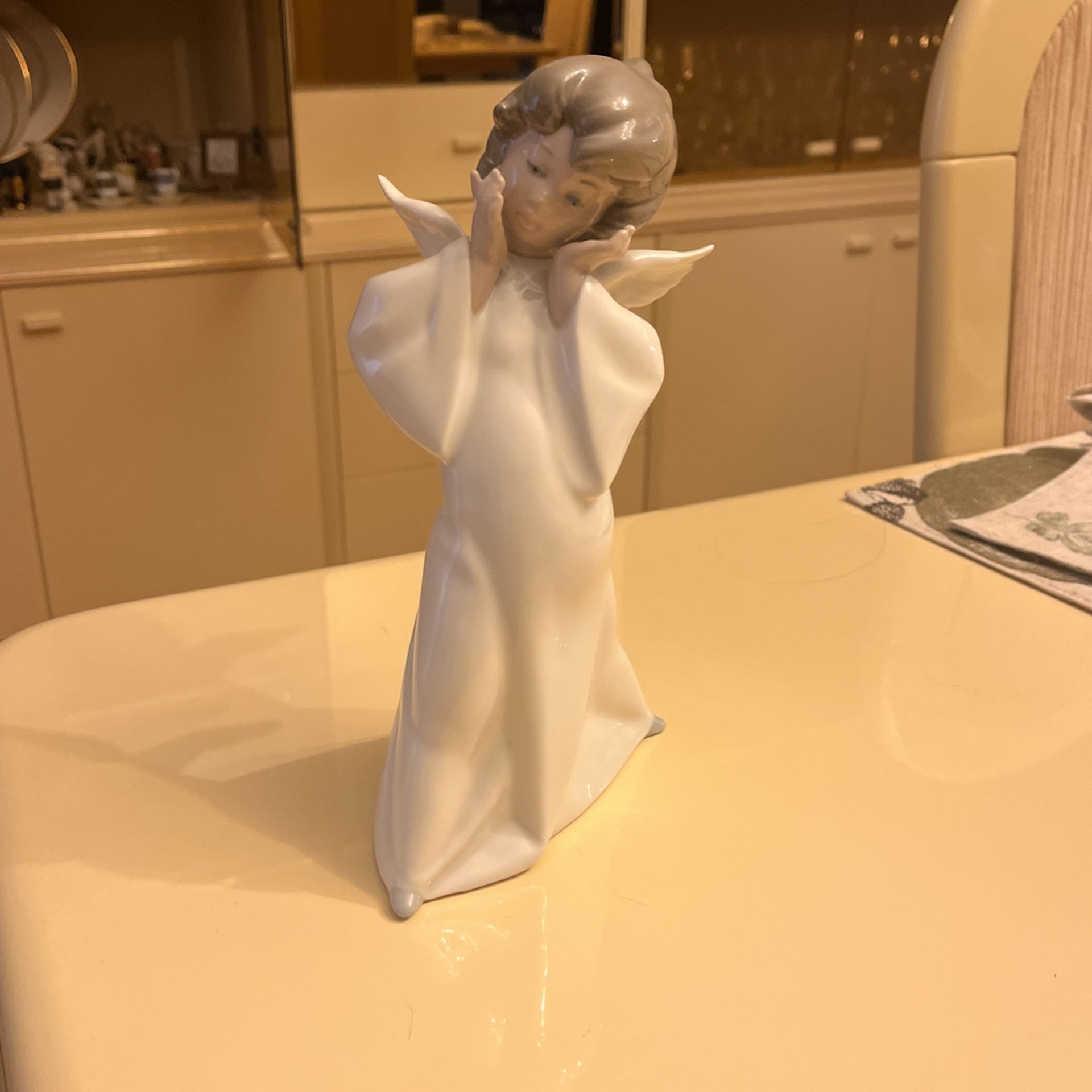 Lladro Figurine 9”high