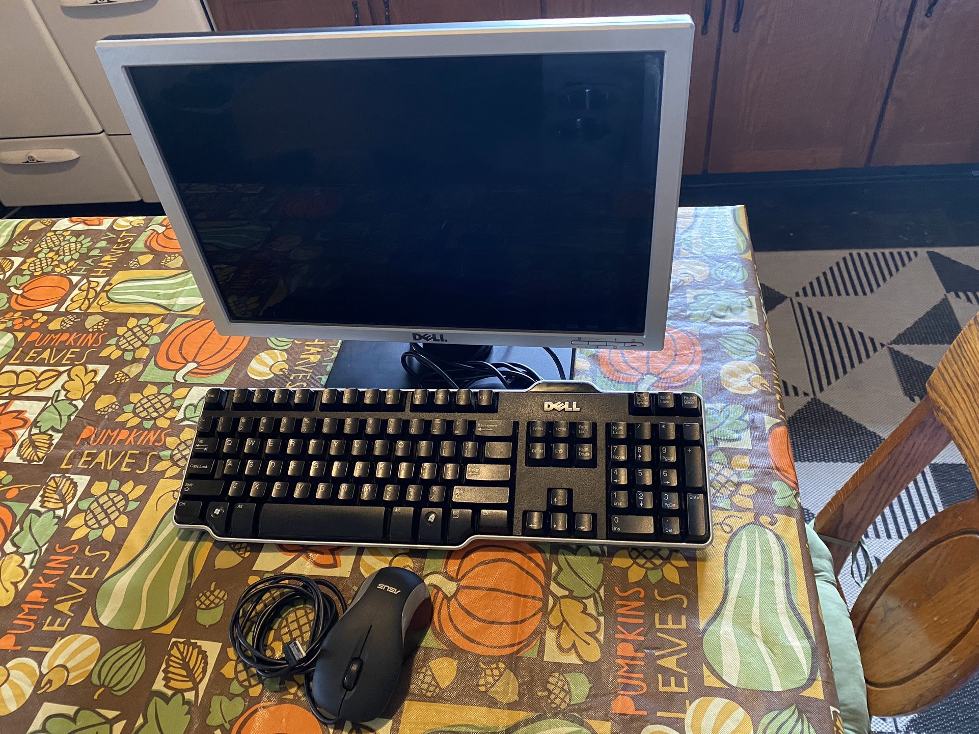 Dell Monitor w Dell Keyboard and Asus Mouse