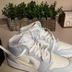 Jordan 1 hyper royals