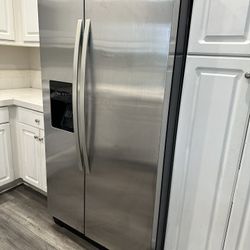 Kenmore Side By Side Refrigerator With Indoor Ice And Water Dispenser 