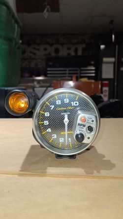 Autometer Carbon Fiber Tachometer