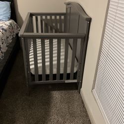 4 in 1 Crib and Changing Table