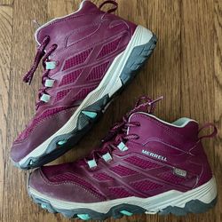 KIDS MERRELL HIKING BOOTS