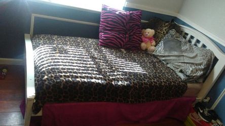 Twin bed for sale with mattress