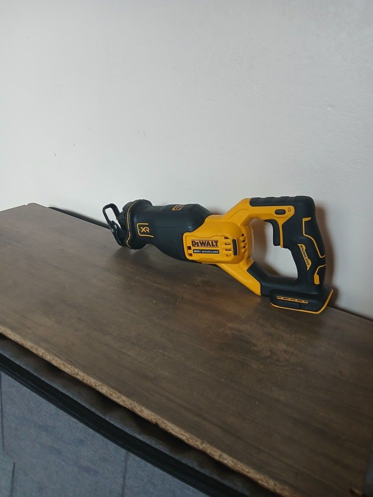 Sawzall Dewalt Brussless XR
