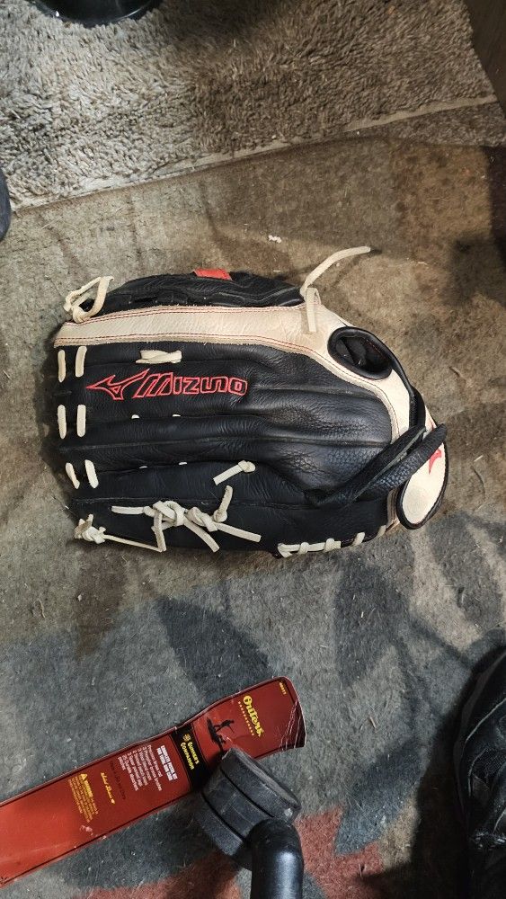 (Pending) Mizuno Swagger Gsw 1300D Lht Softball Baseball Glove Mitt 13”