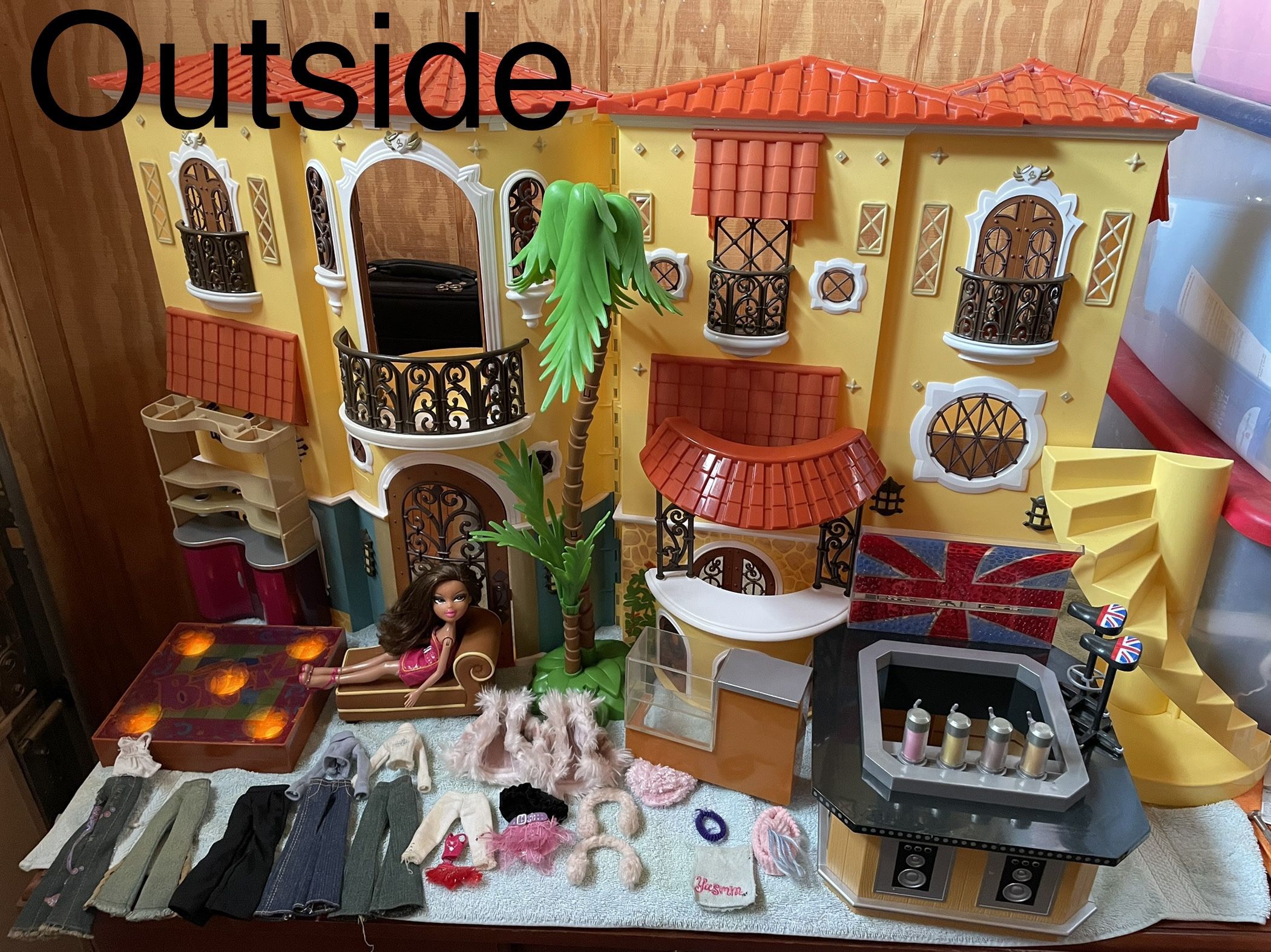 RARE Bratz World Mansion